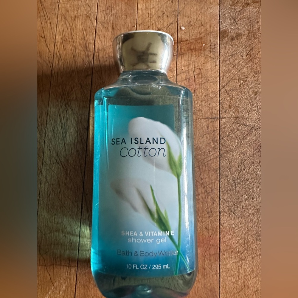 Bath and Bodyworks, sea island cotton, shower gel, brand new
